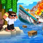 Surviving the Ship CRASH on Desert Island in Minecraft..